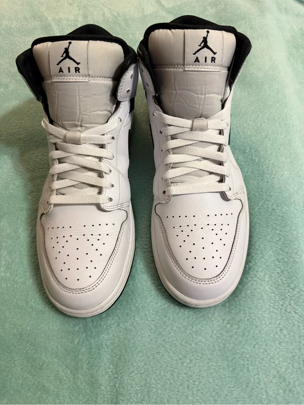 Air Jordan 1 Mid Reverse Panda Men’s 11.5 sneakers